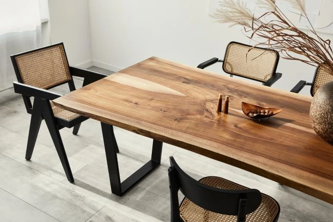 How to Choose a Solid Wood Dining Table